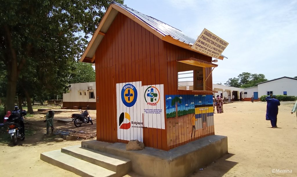 A l'hôpital de Boko (Bénin), les patients peuvent se rendre à la cabine de la PNUSS pour faire part de leur plainte