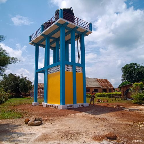 Château d'eau à l'hôpital de Pawa (Haut-Uele, RDC)