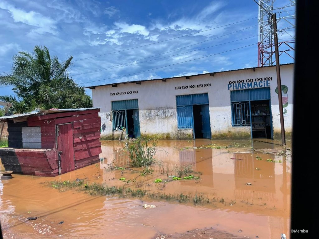 Inondations Burundi - pharmacie sous eaux