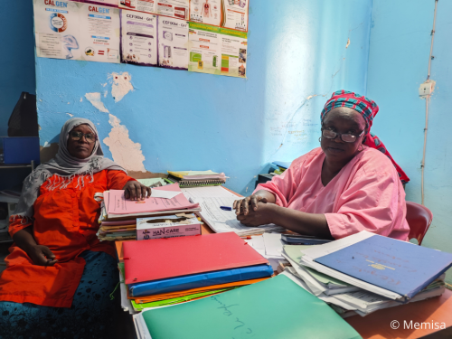 Centre de Santé Bababé (Mauritanie) - 2 sages-femmes à leur bureau