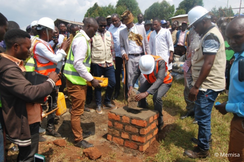 Pose de la première pierre au centre de santé de Cibumburio, Sud-Kivu